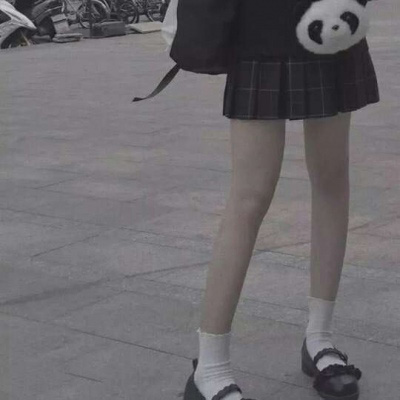 腿部头像女 女生头像下半身腿站着