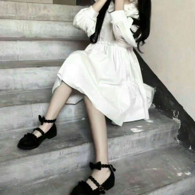 腿部头像女 女生头像下半身腿站着
