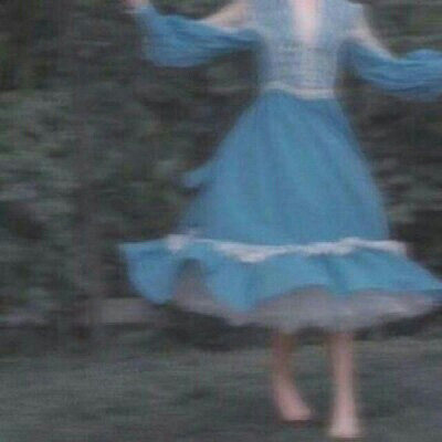 腿部头像女 女生头像下半身腿站着