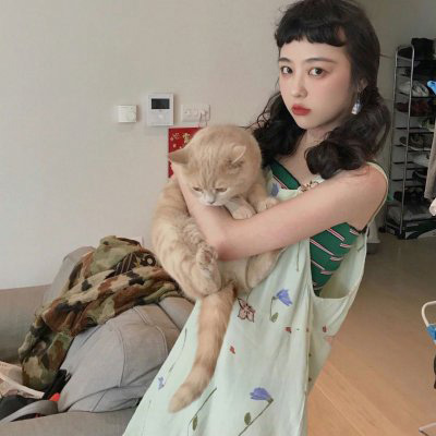 抱猫头像 高清抱猫的高冷女生头像韩系图片