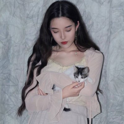 抱猫头像 高清抱猫的高冷女生头像韩系图片