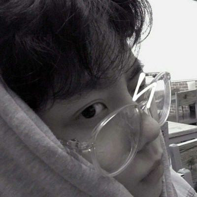 眼镜男头像 高冷真人微信头像男戴眼镜帅气图片
