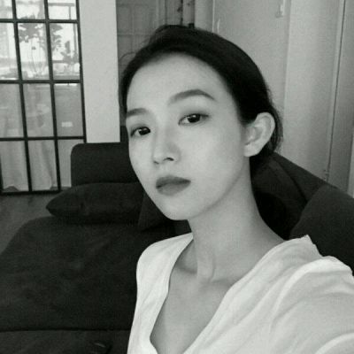 黑白照片头像 悲伤女生黑白图片