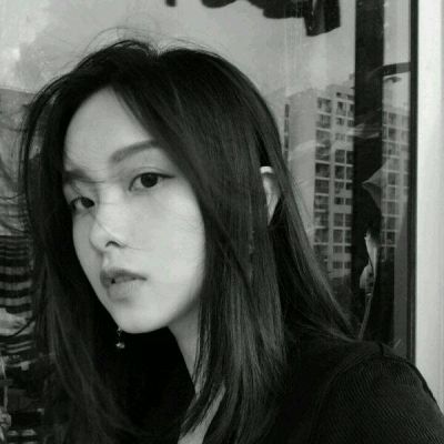 黑白照片头像 悲伤女生黑白图片