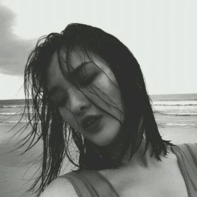 黑白照片头像 悲伤女生黑白图片
