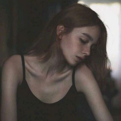 成熟微丧女头像 侧脸超拽霸气病态头像