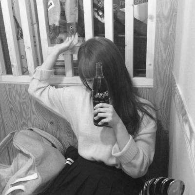 抑郁症头像女生图片 黑白抑郁头像女