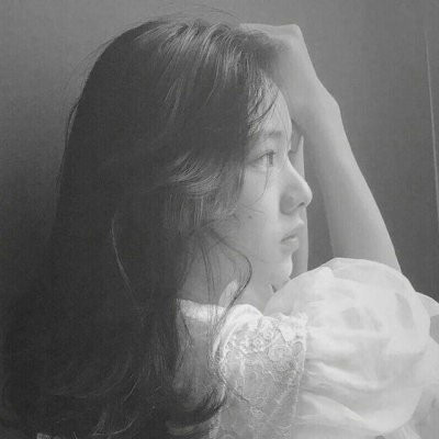 抑郁症头像女生图片 黑白抑郁头像女