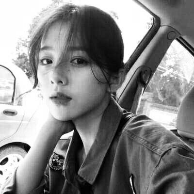 伤感的qq头像女 女生头像黑白孤独伤感