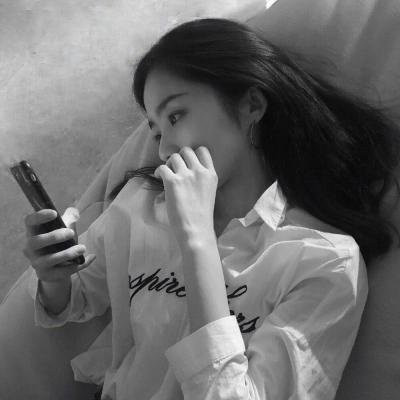 伤感的qq头像女 女生头像黑白孤独伤感