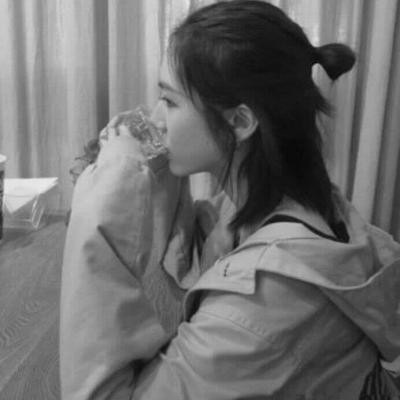 伤感的qq头像女 女生头像黑白孤独伤感
