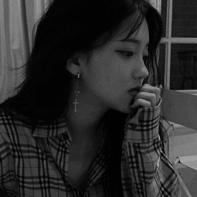 伤感的qq头像女 女生头像黑白孤独伤感