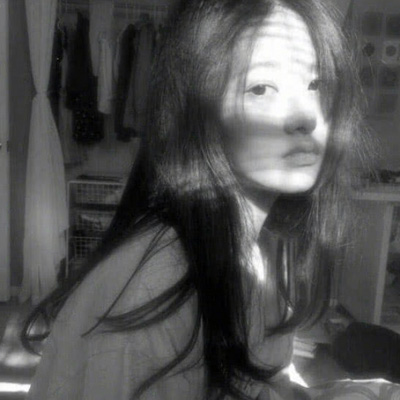 伤感的qq头像女 女生头像黑白孤独伤感