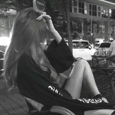伤感的qq头像女 女生头像黑白孤独伤感