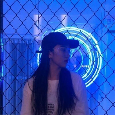 蓝色控女生头像 清纯侧脸高清头像图