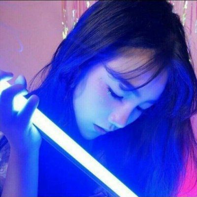 蓝色控女生头像 清纯侧脸高清头像图