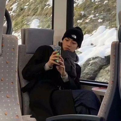 很丧很绝望的男生头像图片高清帅气高冷