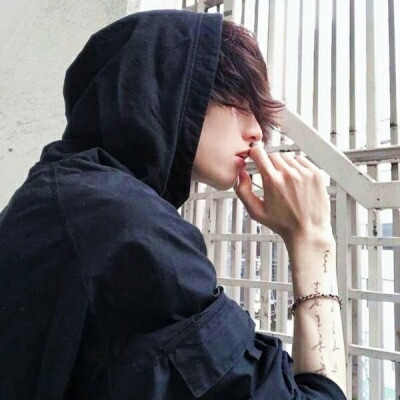 很丧很绝望的男生头像图片高清帅气高冷图片