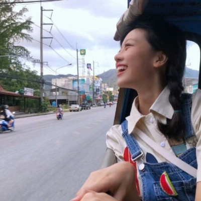 女生空气刘海长发头像