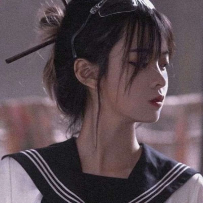 qq女生头像粉色衣服