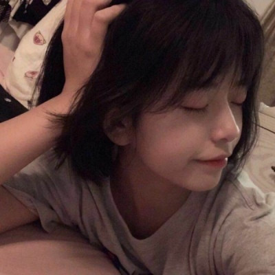 qq女生头像粉色衣服