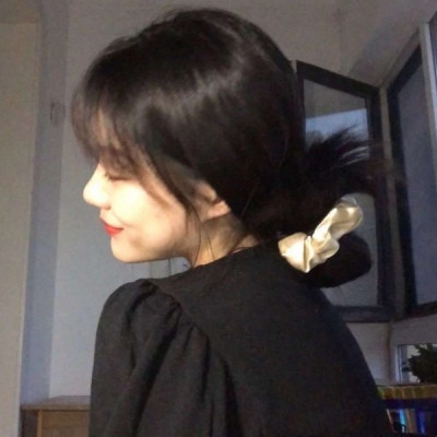 qq女生头像粉色衣服
