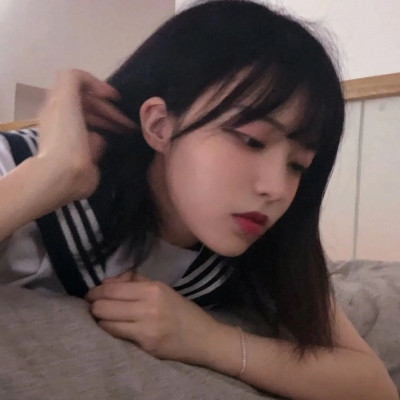 qq女生头像粉色衣服