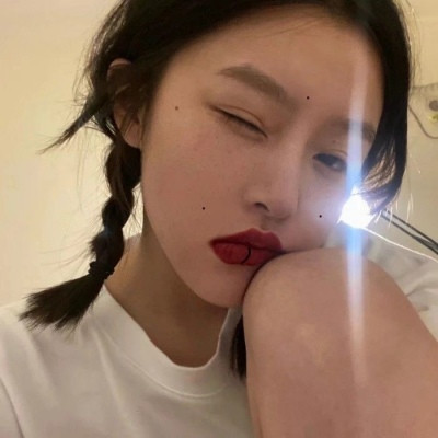 qq女生头像粉色衣服
