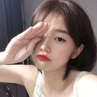 qq女生头像粉色衣服