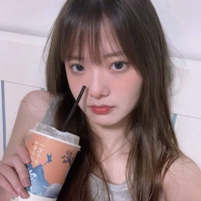 qq女生头像粉色衣服