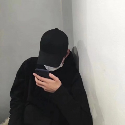 真人酷帅风格男头像高冷范拿着小雏菊的男生头像图片