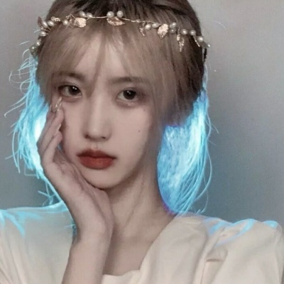 带文字的头像伤感女生图片