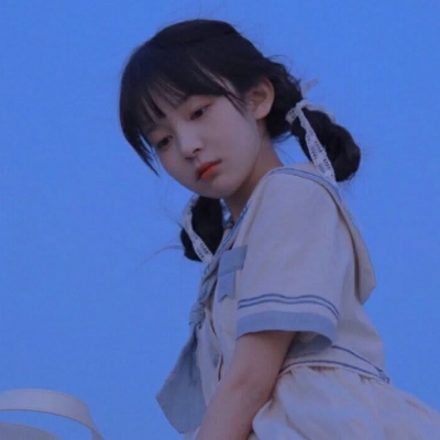带文字的头像伤感女生图片