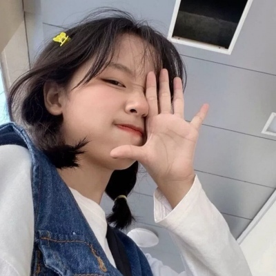带文字的头像伤感女生图片