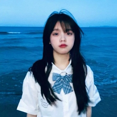 带文字的头像伤感女生图片