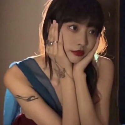 带文字的头像伤感女生图片
