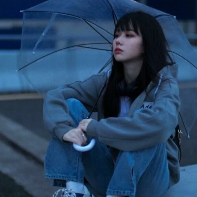 带文字的头像伤感女生图片