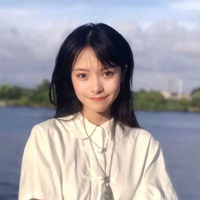 qq头像女生手捧玫瑰花图片