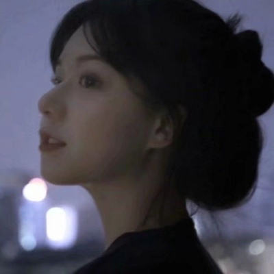 qq头像女生手捧玫瑰花