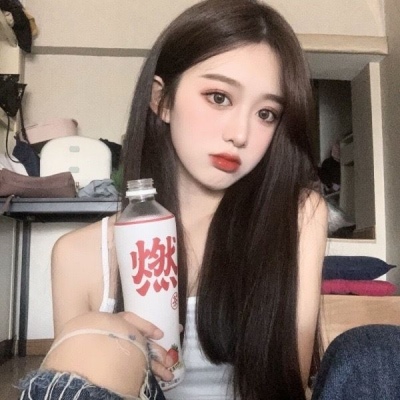 女生黑色衣服高冷头像图片