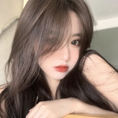 女生黑色衣服高冷头像图片
