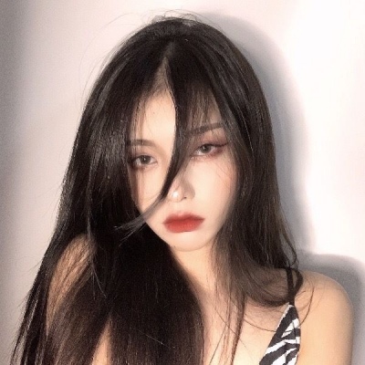 女生黑色衣服高冷头像图片