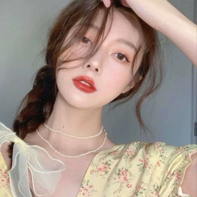 女生黑色衣服高冷头像图片