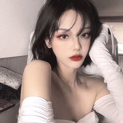 女生黑色衣服高冷头像图片