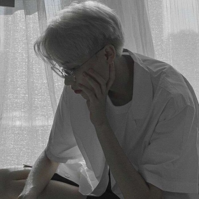 白色禁欲系男生头像真人版高清图片情头
