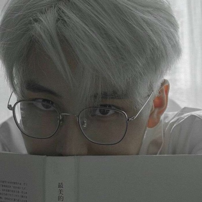 白色禁欲系男生头像真人版高清图片情头图片