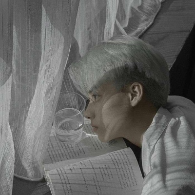 白色禁欲系男生头像真人版高清图片情头图片