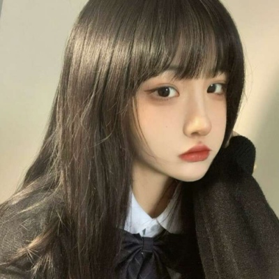 qq头像露肩唯美女生