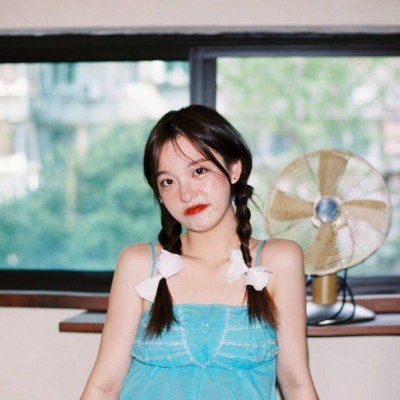 qq头像女生闺蜜3张