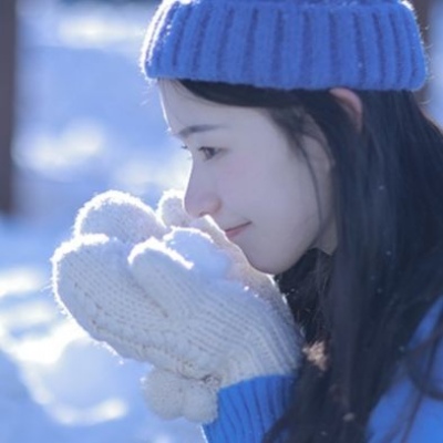 女生黑色衣服高冷头像